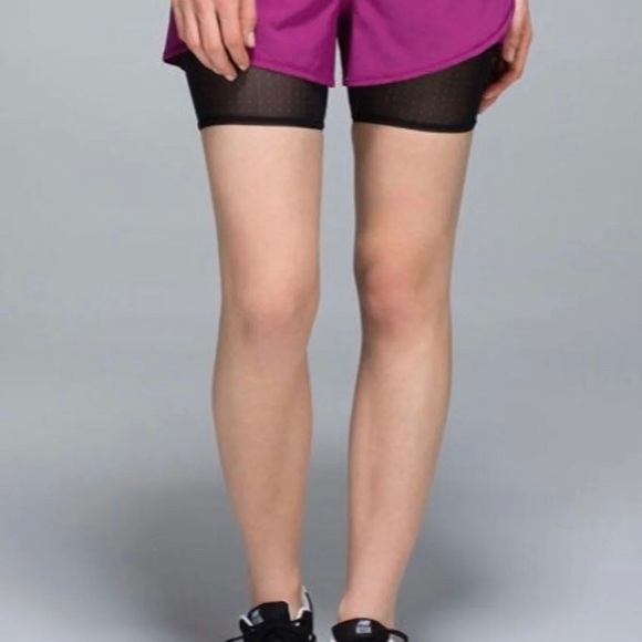 Lululemon Hot To Street Short Regal Plum sz 0 - 2 - Picture 11 of 11